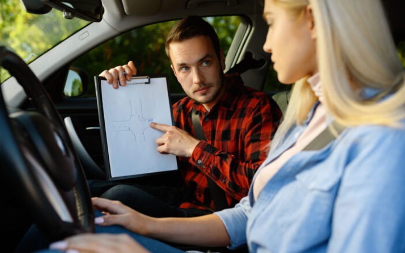 10-Easy-Ways-to-Understanding-Different-Type-of-Driving-Lessons